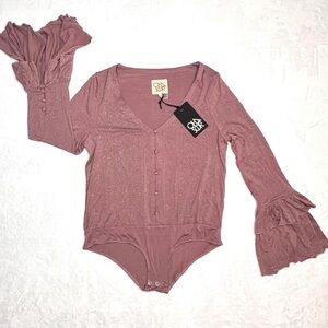 New Chaser Glitter Bodysuit Medium Pink Ruffle Flared Long Sleeves V Neck